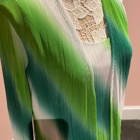 Jones NY STRETCHY top and matching over shirt - Picture 3 of 6